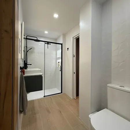 Sunny & Stylish Apartment *